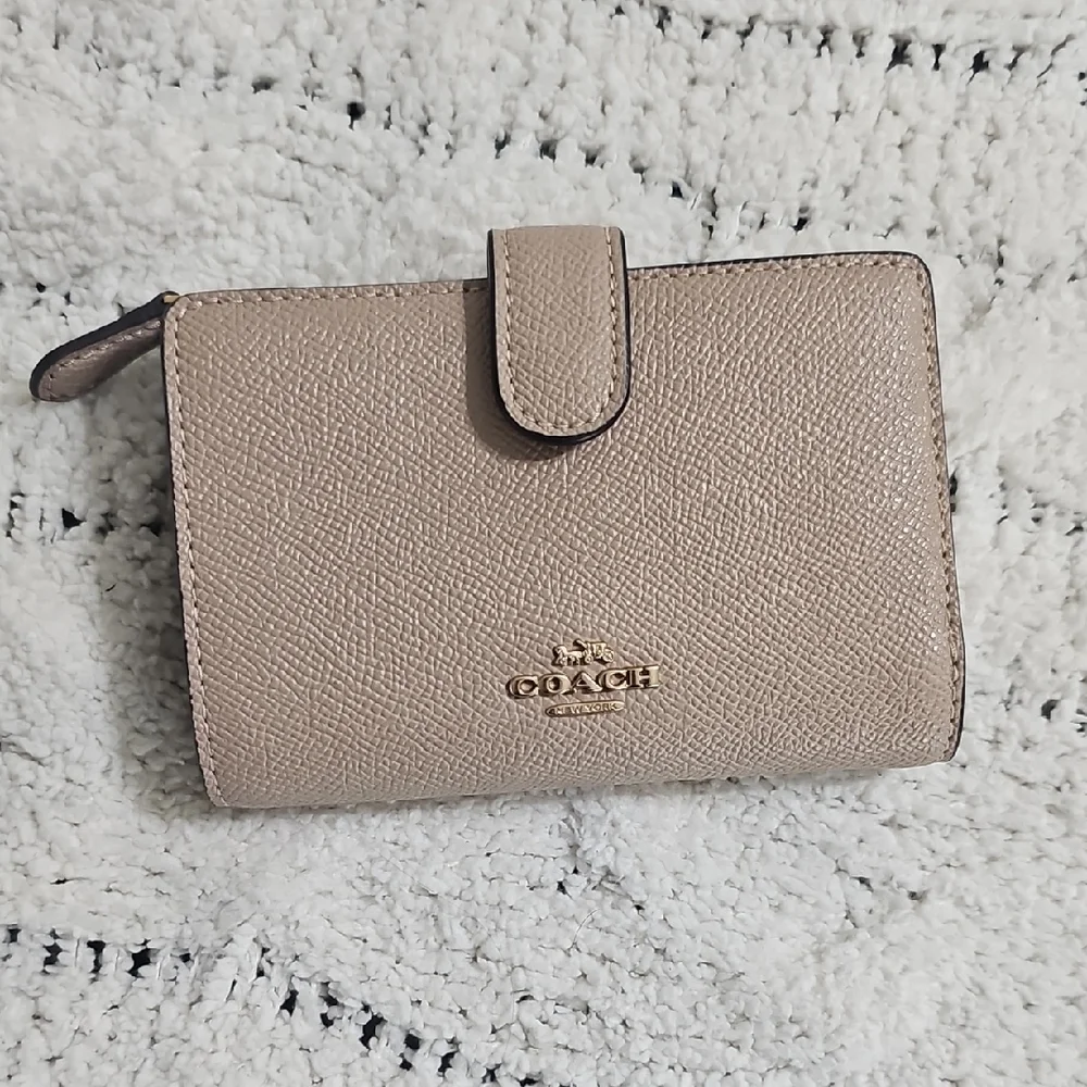 Coach Beige Leather Wallet - Picture 1 of 9
